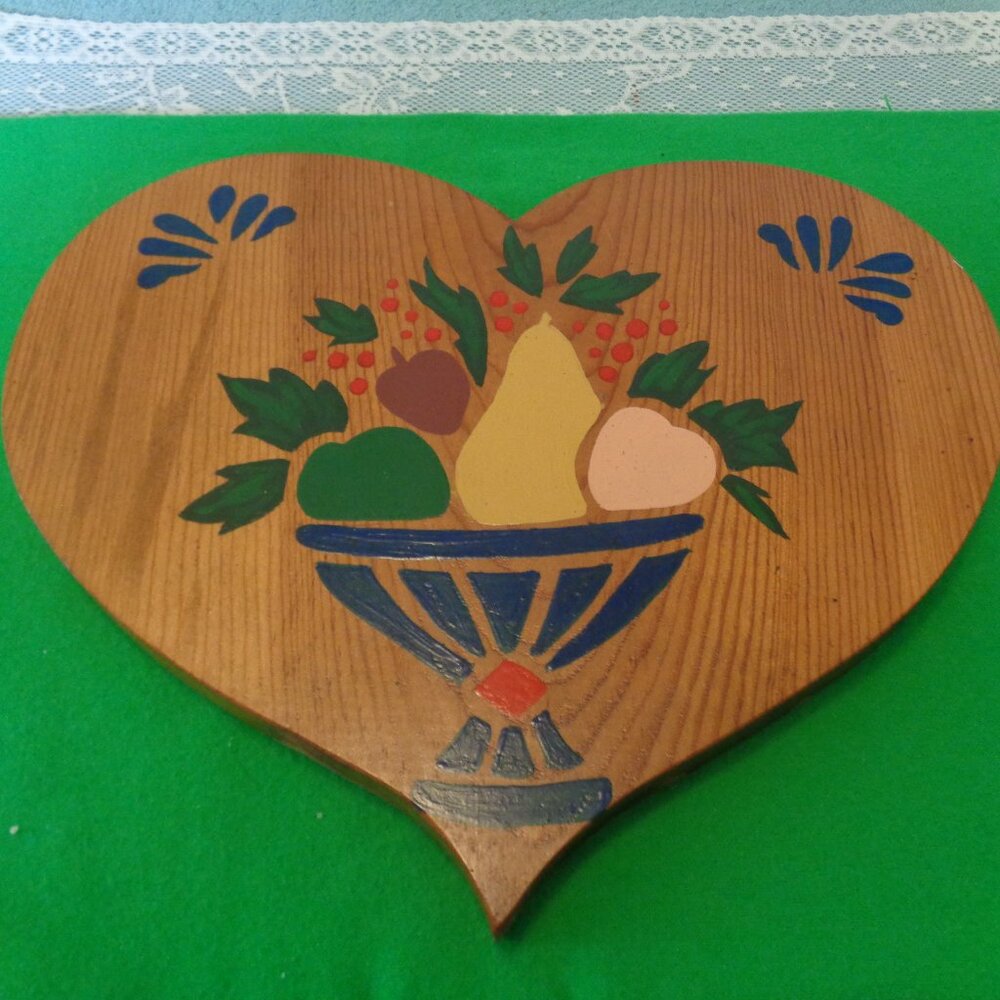 RETRO HANDONE TOLE PAINTED HEART WALL ART PIECE